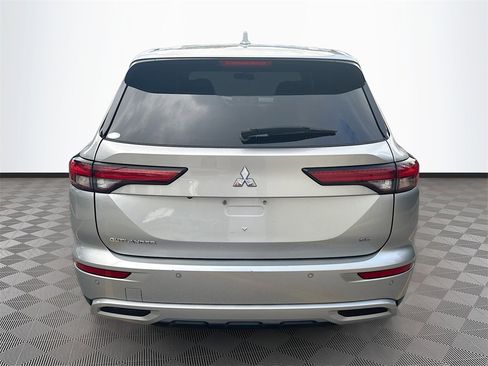 Used 2022 Mitsubishi Outlander SE image 7