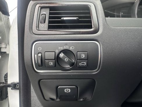 Used 2016 Volvo XC70 T5 Premier w/ Proximity Package AWD/4WD image 9