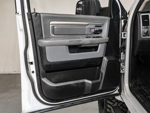 Used 2017 RAM 2500 SLT image 40