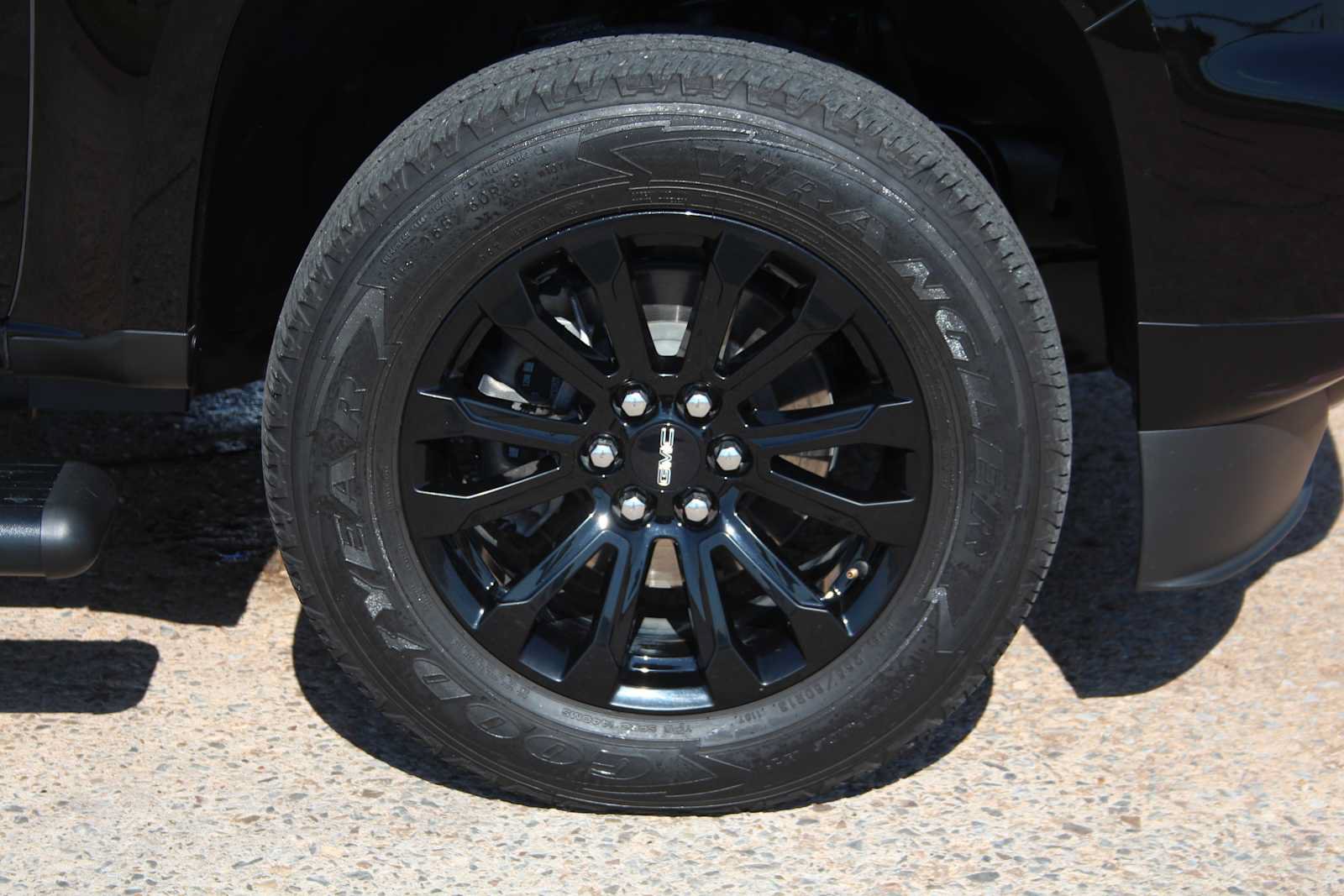 Used 2022 GMC Canyon Elevation w/ Elevation Premium Package AWD/4WD image 18