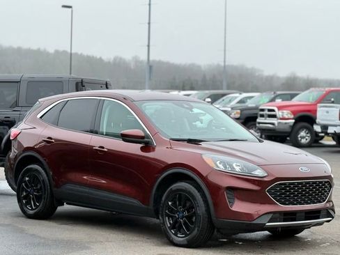 Used 2021 Ford Escape SE image 32