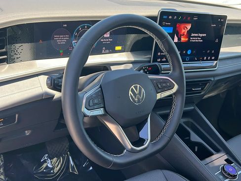 Certified 2026 Volkswagen Tiguan SE w/ Panoramic Sunroof Package AWD/4WD image 10
