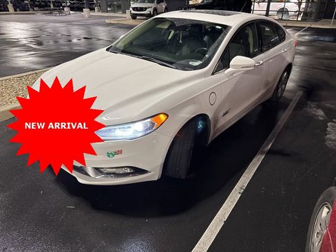 Used 2018 Ford Fusion Energi Titanium image 1