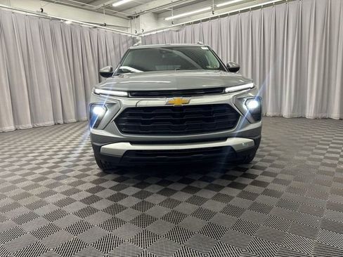 Used 2024 Chevrolet TrailBlazer LT w/ Convenience Package AWD/4WD image 3