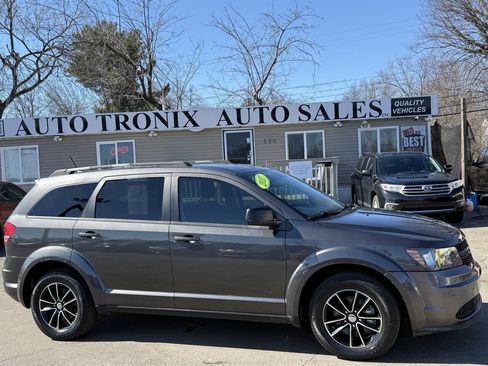 Used 2017 Dodge Journey SE w/ Flexible Seating Group FWD image 1