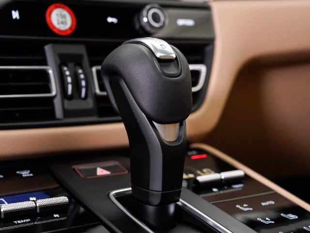Certified 2026 Porsche Macan AWD/4WD image 21
