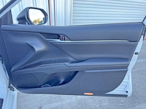 Used 2021 Toyota Camry XSE image 40