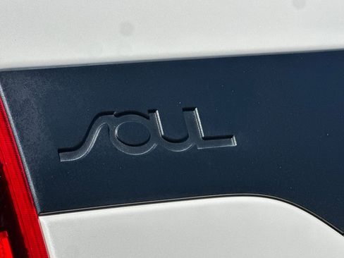 Used 2021 Kia Soul GT-Line FWD image 26