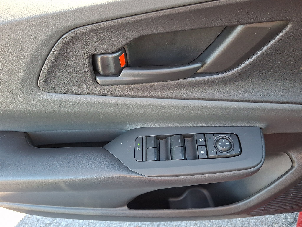 Used 2023 Toyota Prius LE AWD/4WD image 15