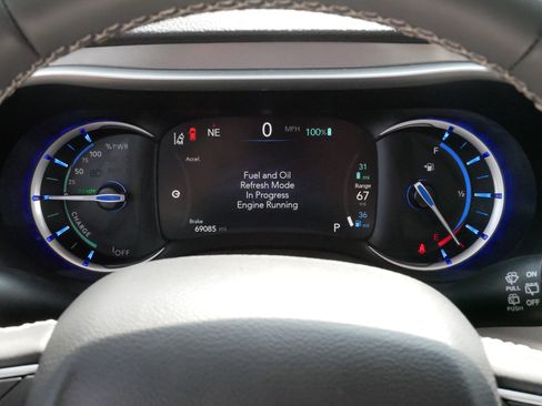 Used 2023 Chrysler Pacifica Touring-L FWD image 21