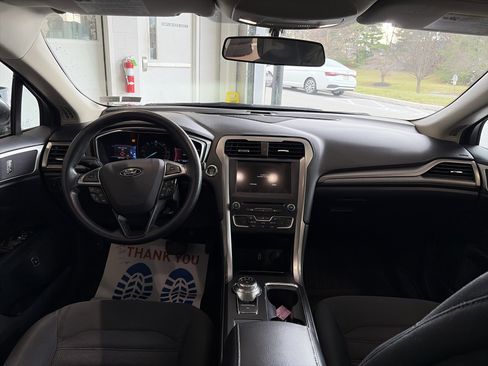 Used 2017 Ford Fusion SE image 26