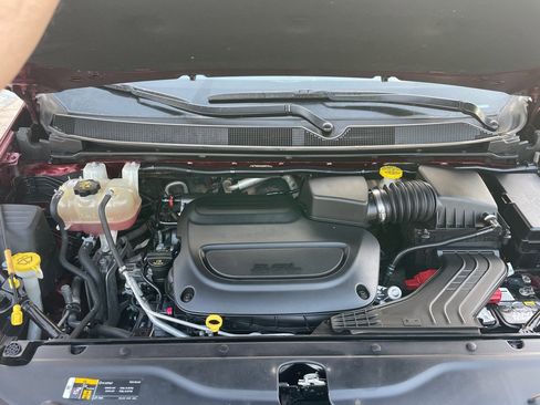 Used 2020 Chrysler Pacifica Touring-L image 12