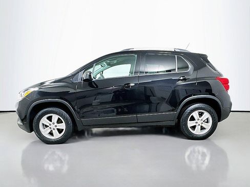 Used 2022 Chevrolet Trax LT w/ LT Convenience Package image 4