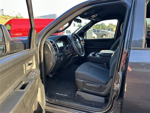 Used 2024 RAM 2500 Tradesman w/ Chrome Appearance Group image 33