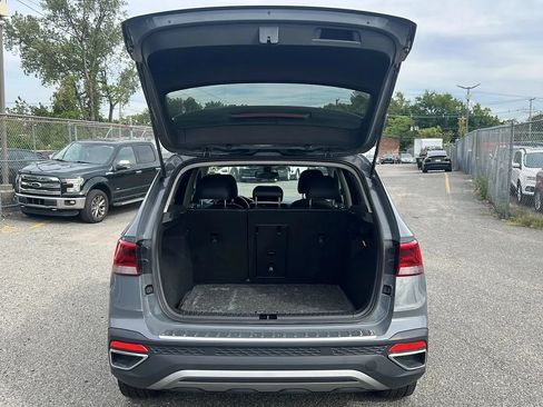 Used 2022 Volkswagen Taos SE AWD/4WD image 9