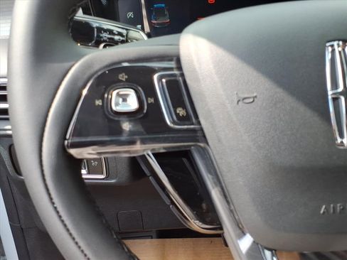 New 2025 Lincoln Corsair AWD image 17