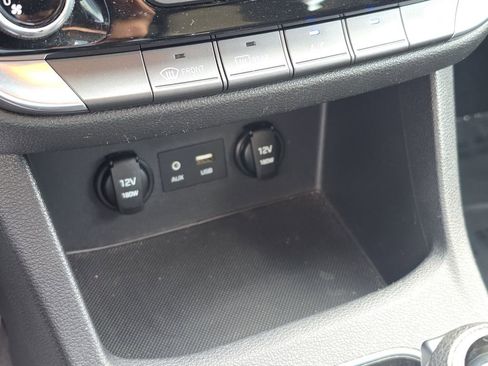 Used 2018 Hyundai Elantra GT image 29