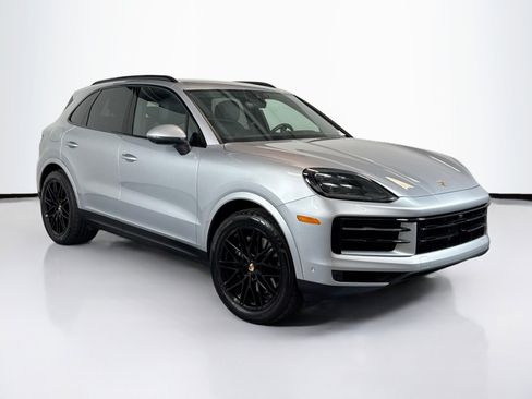 Used 2025 Porsche Cayenne image 7