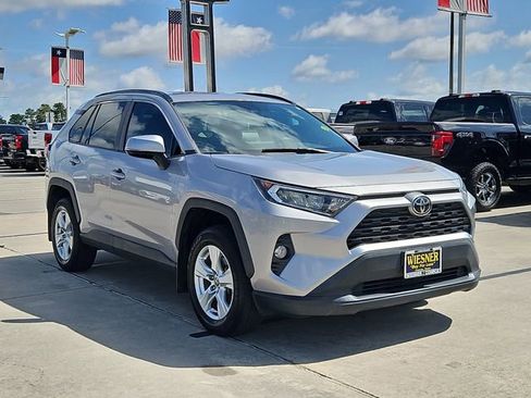 Used 2021 Toyota RAV4 XLE FWD image 3