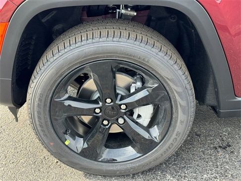 New 2025 Jeep Grand Cherokee Limited image 9