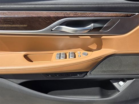 Used 2019 BMW 750i xDrive w/ Executive Package image 28