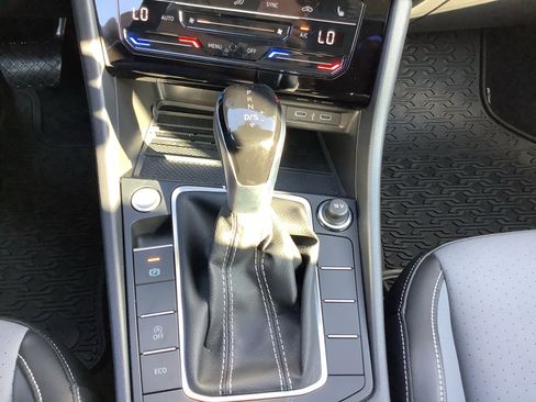 New 2025 Volkswagen Jetta SE image 17