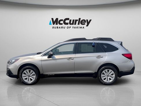 Used 2018 Subaru Outback 2.5i Premium AWD/4WD image 3