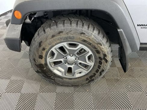 Used 2015 Jeep Wrangler Unlimited Rubicon w/ Connectivity Group AWD/4WD image 9