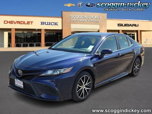 Used 2022 Toyota Camry SE image 1