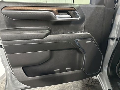 Used 2024 Chevrolet Silverado 1500 LT Trail Boss w/ Convenience Package II AWD/4WD image 11