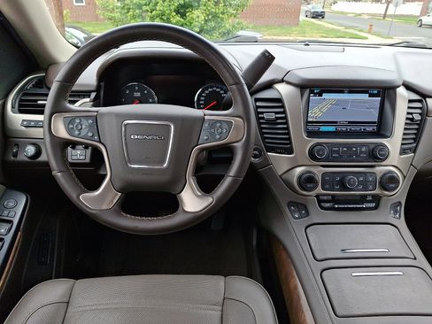 Used 2019 GMC Yukon Denali w/ Denali Ultimate Package AWD/4WD image 12