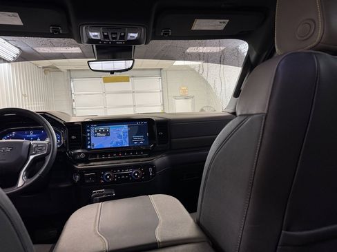 Used 2024 Chevrolet Silverado 1500 ZR2 w/ Technology Package image 23