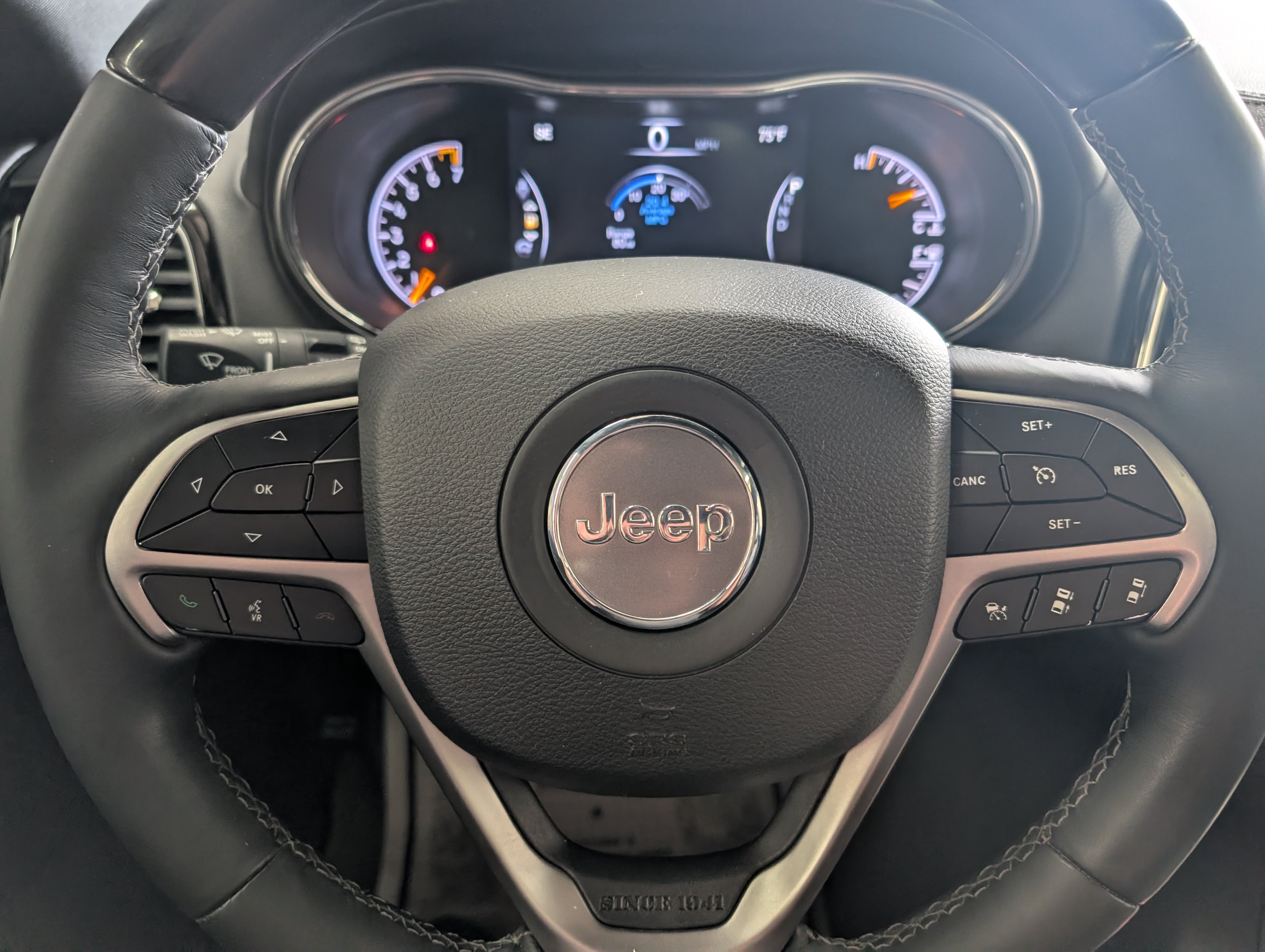 Used 2019 Jeep Grand Cherokee Overland AWD/4WD image 19