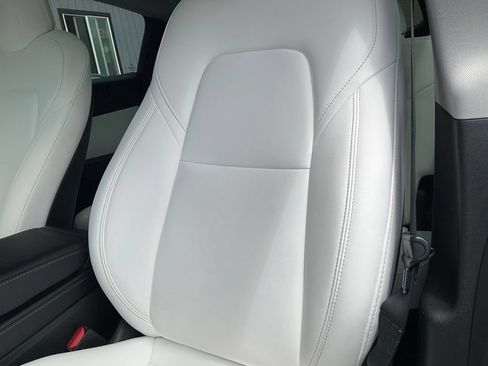 Used 2021 Tesla Model Y Long Range AWD/4WD image 19