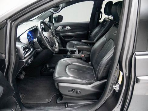 Used 2019 Chrysler Pacifica Touring-L w/ S Appearance Package image 23