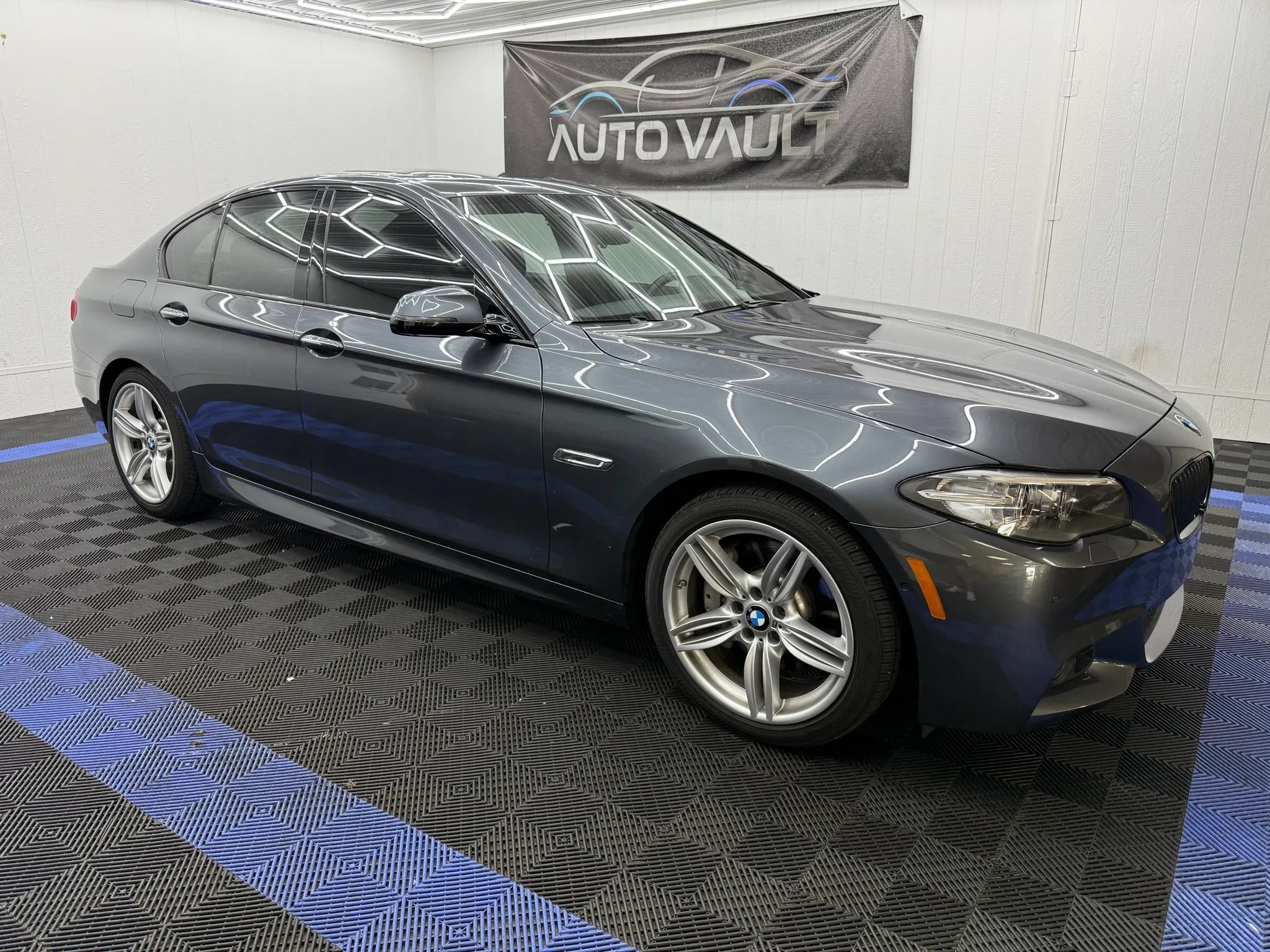 Used 2016 BMW 535i xDrive Sedan AWD/4WD image 2