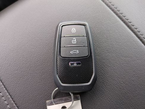 Used 2025 Chevrolet Suburban LT w/ Comfort Package RWD image 29