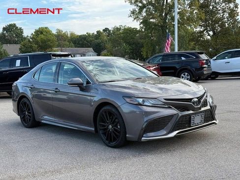 Used 2022 Toyota Camry XSE image 11