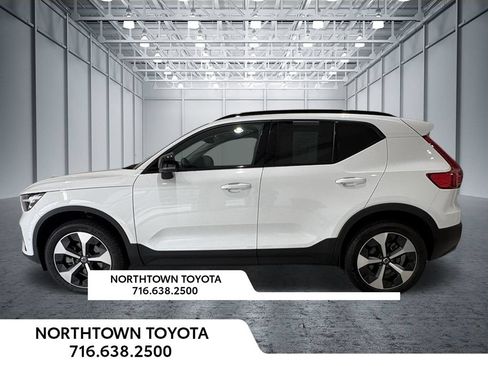 Used 2025 Volvo XC40 B5 Plus w/ Climate Package AWD/4WD image 1