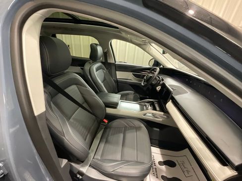 Used 2025 Lincoln Nautilus Reserve AWD/4WD image 14