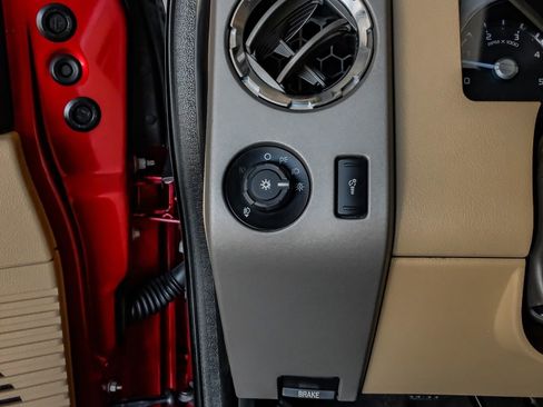 Used 2015 Ford F350 Lariat w/ Lariat Interior Package image 27