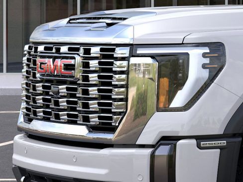 New 2025 GMC Sierra 2500 Denali image 13