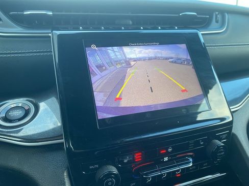 Used 2023 Jeep Grand Cherokee L Laredo image 16