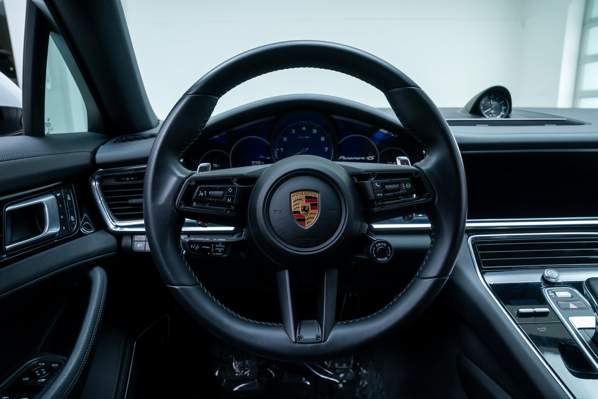 Used 2022 Porsche Panamera 4S AWD/4WD image 10