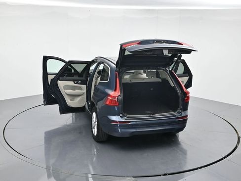Used 2022 Volvo XC60 B5 Momentum image 40
