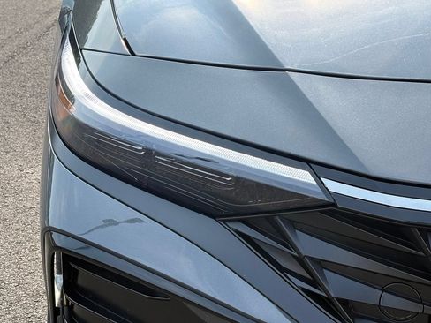 New 2026 Hyundai Elantra Limited FWD image 14