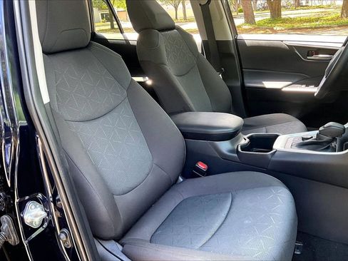 Used 2025 Toyota RAV4 XLE w/ Convenience Package AWD/4WD image 30