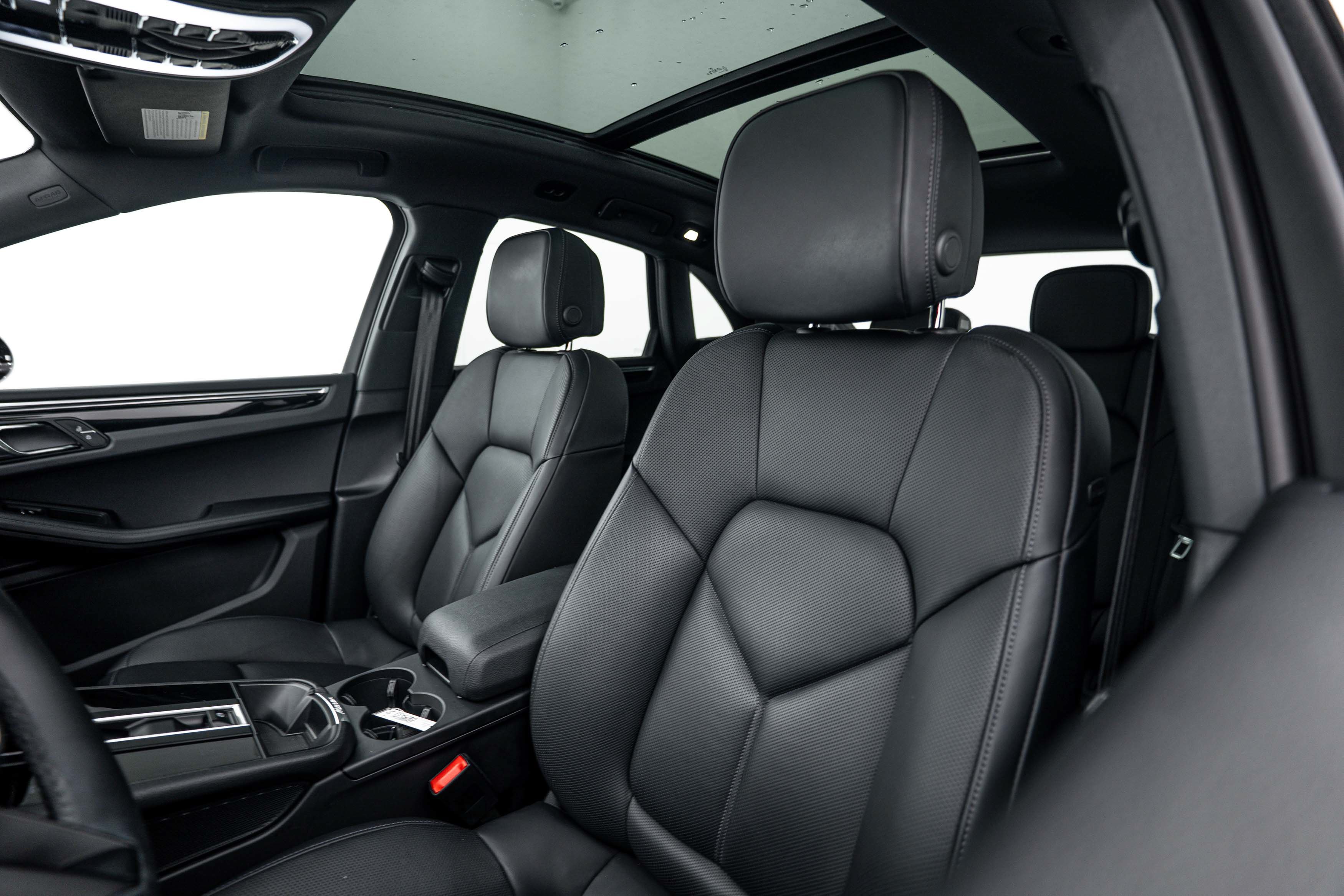 Certified 2023 Porsche Macan AWD/4WD image 19
