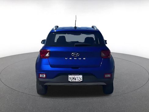 Used 2025 Hyundai Venue SEL image 12