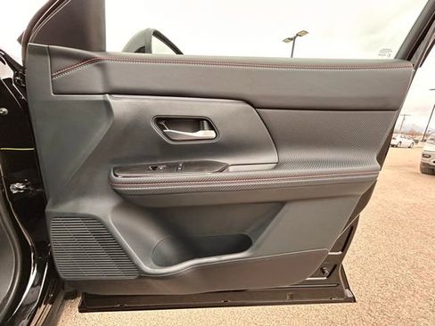 New 2025 Nissan Kicks SR w/ SR Premium Package image 34